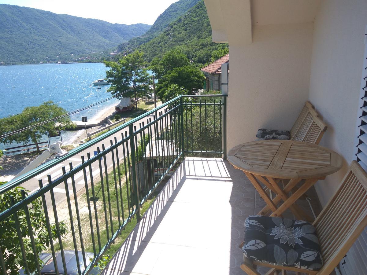 Apartmani Villa Radovic Risan Luaran gambar