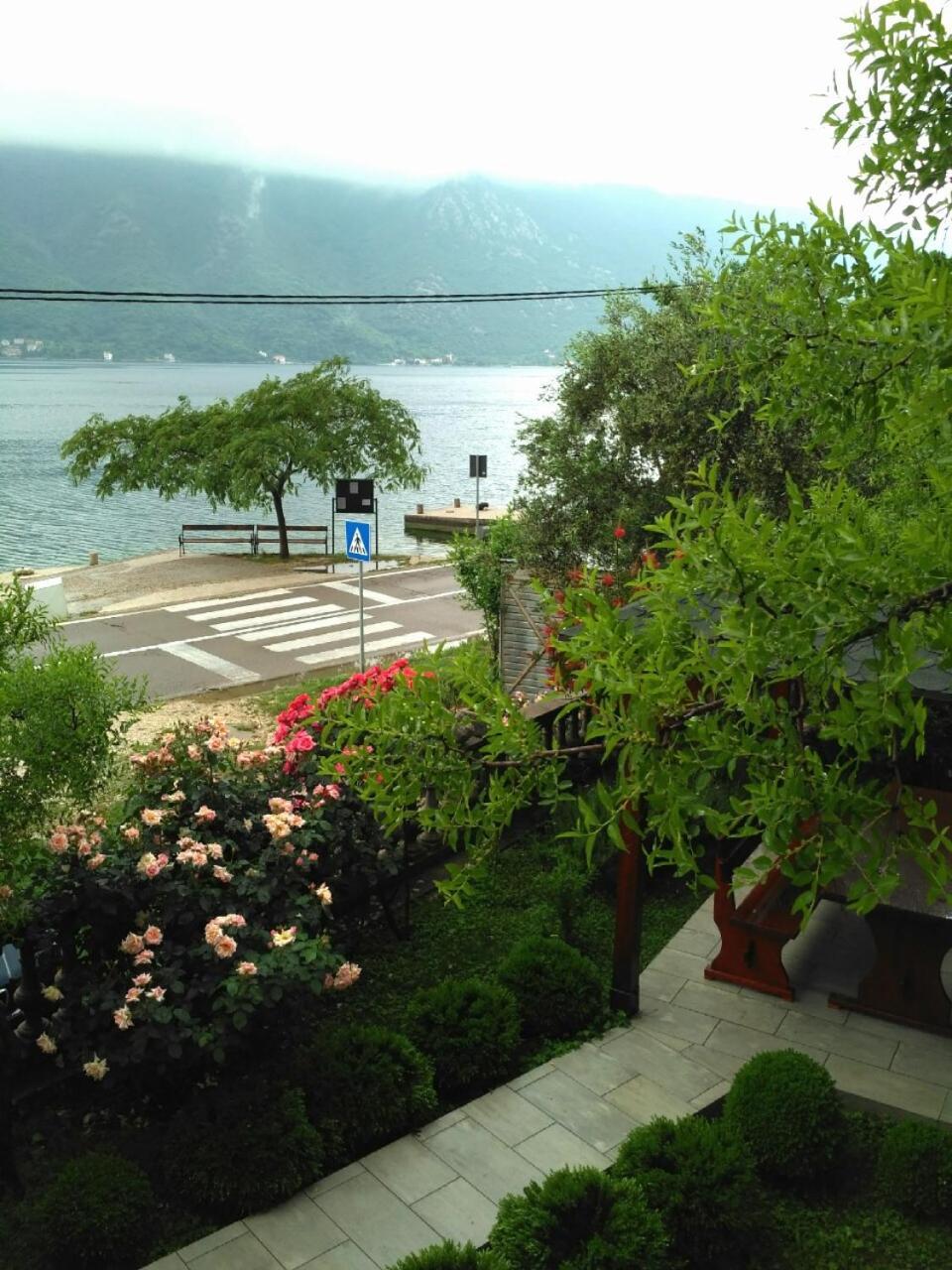 Apartmani Villa Radovic Risan Luaran gambar