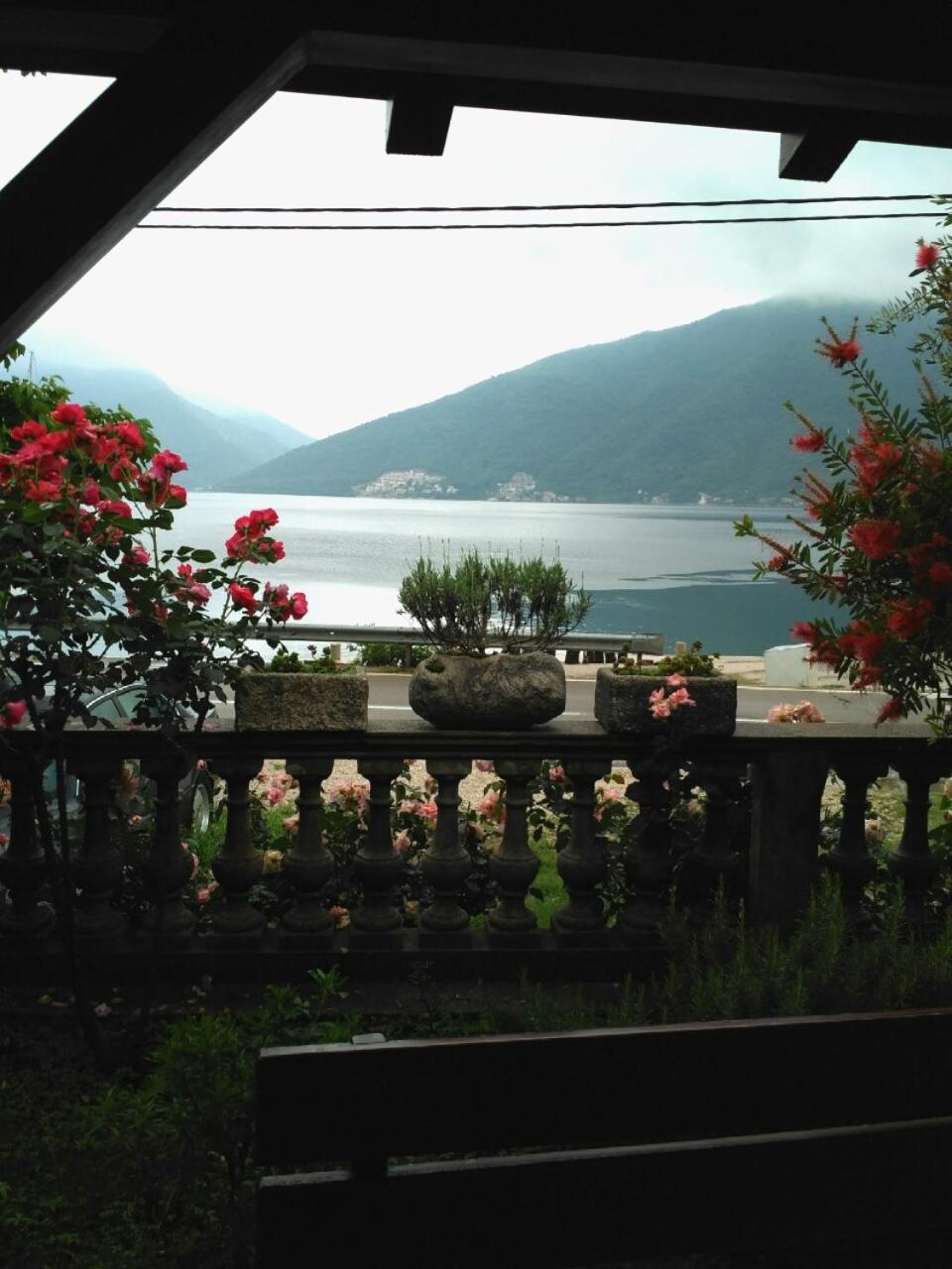 Apartmani Villa Radovic Risan Luaran gambar